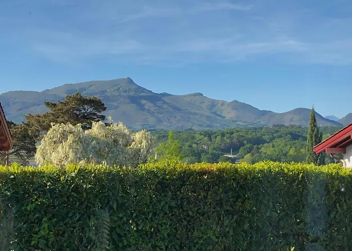 La Ferme D'ika לינה וארוחת בוקר